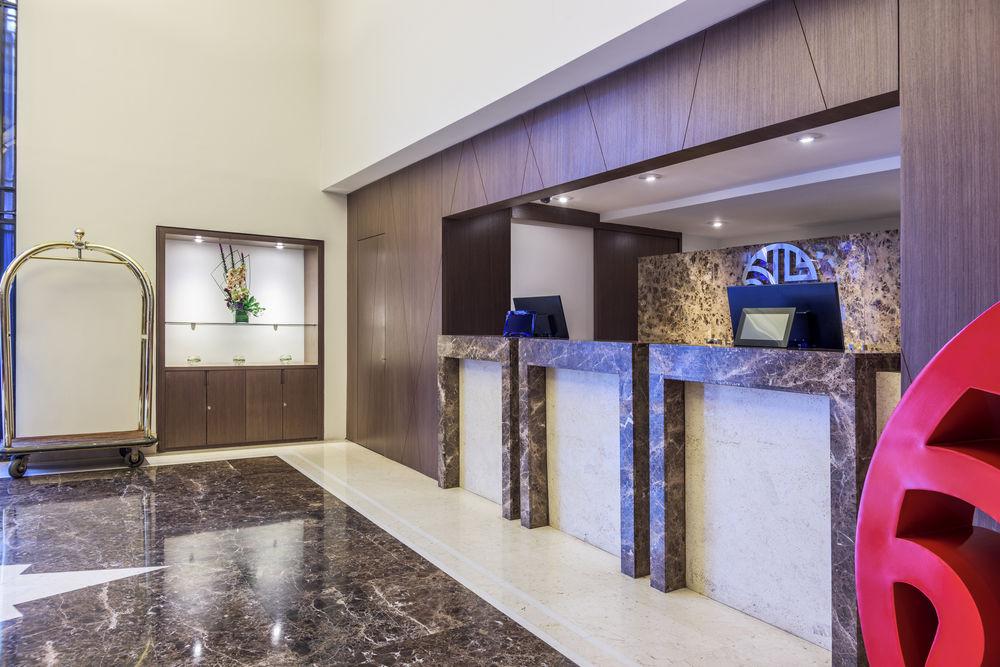 فندق إن إتش كولكشن رويال أندينو بوغوتا المظهر الخارجي الصورة The lobby of the hotel
