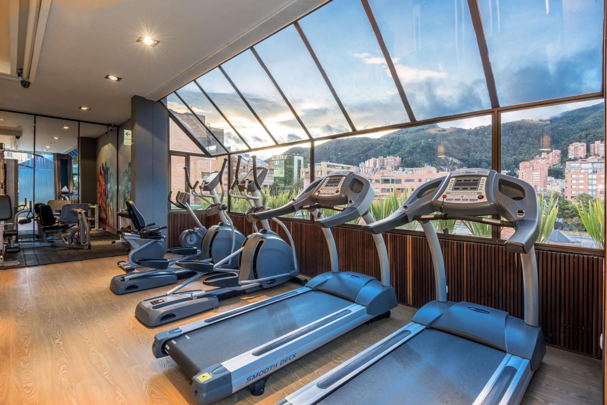 فندق إن إتش كولكشن رويال أندينو بوغوتا المظهر الخارجي الصورة The gym at the hotel