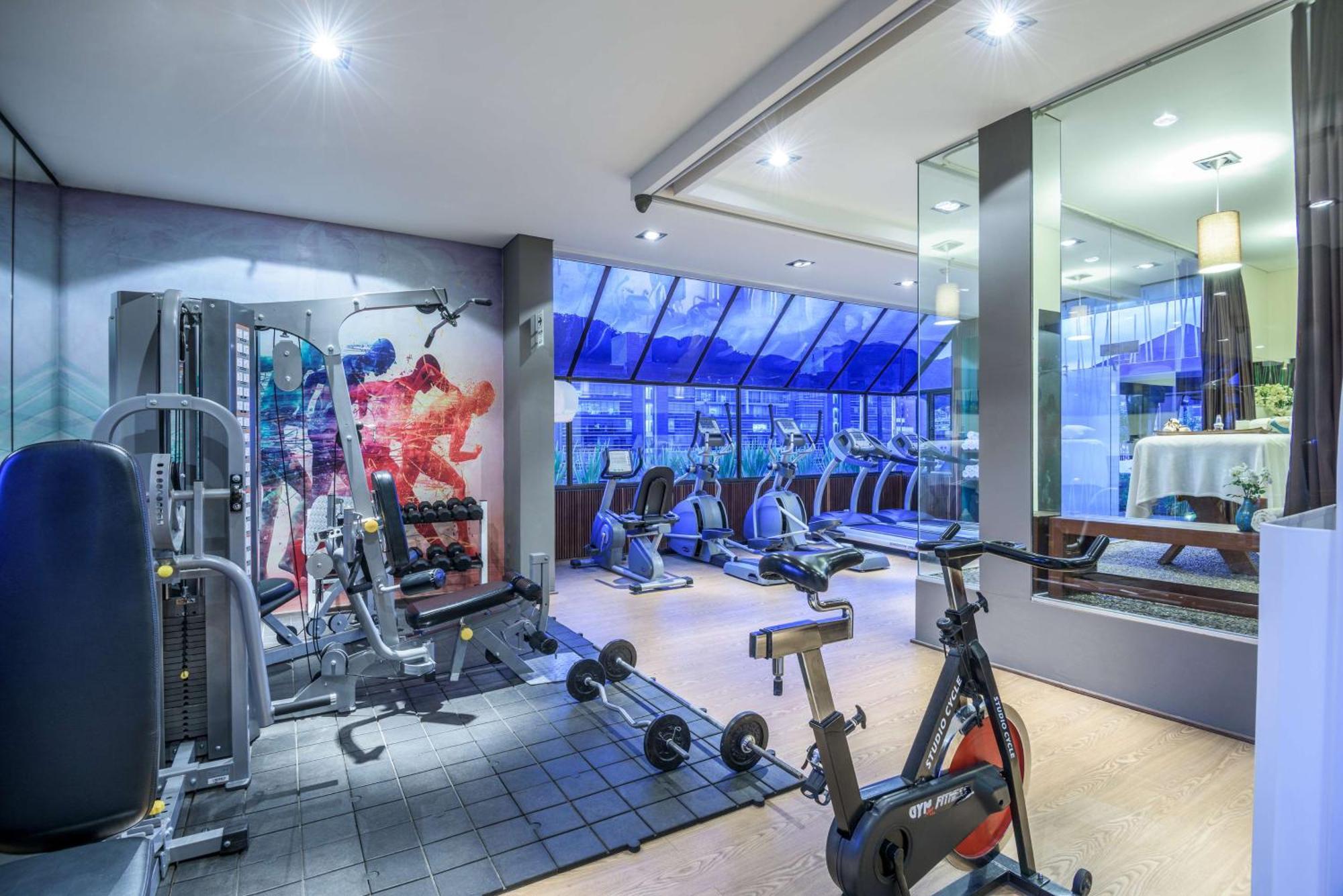 فندق إن إتش كولكشن رويال أندينو بوغوتا المظهر الخارجي الصورة The gym at the hotel