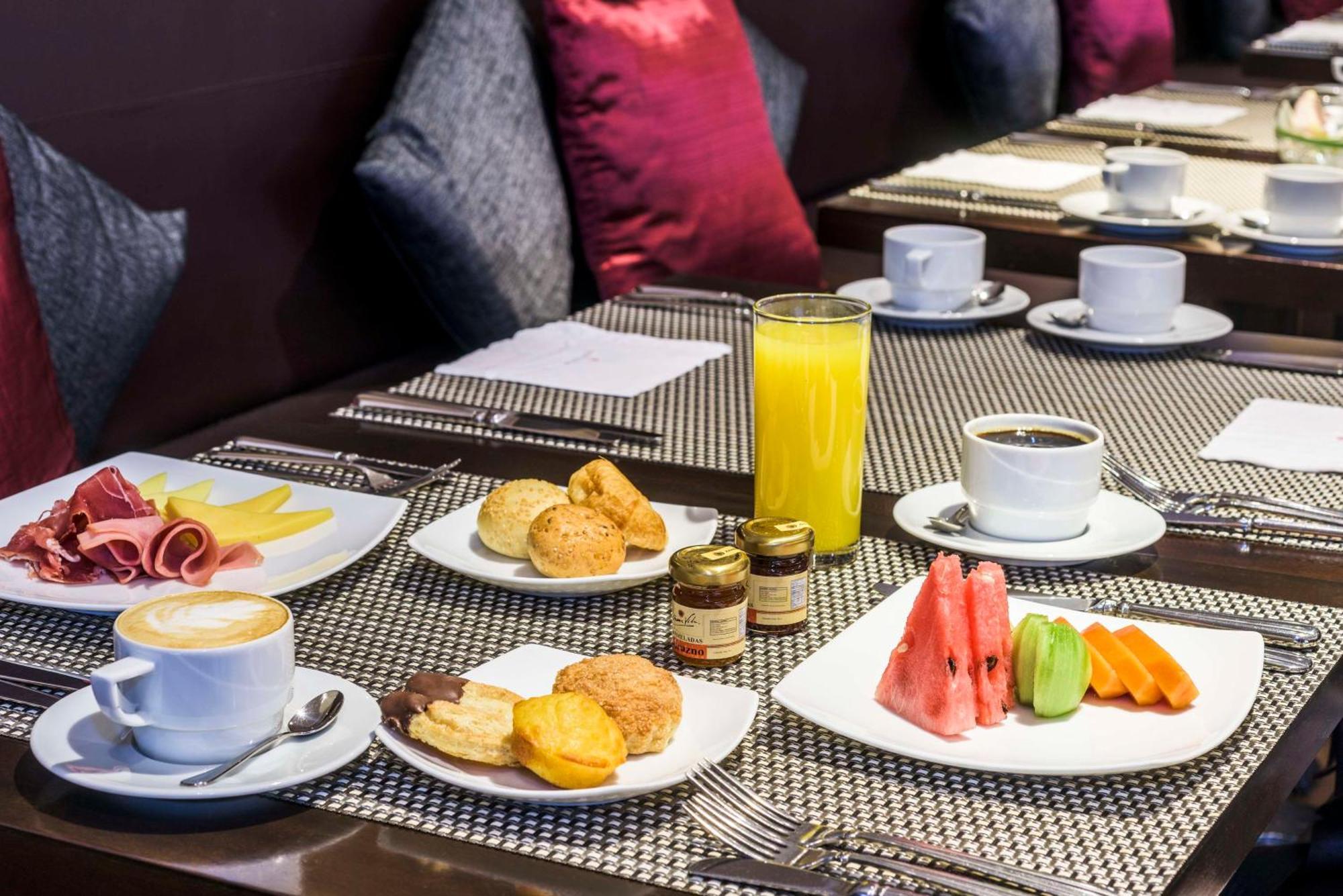فندق إن إتش كولكشن رويال أندينو بوغوتا المظهر الخارجي الصورة A light breakfast