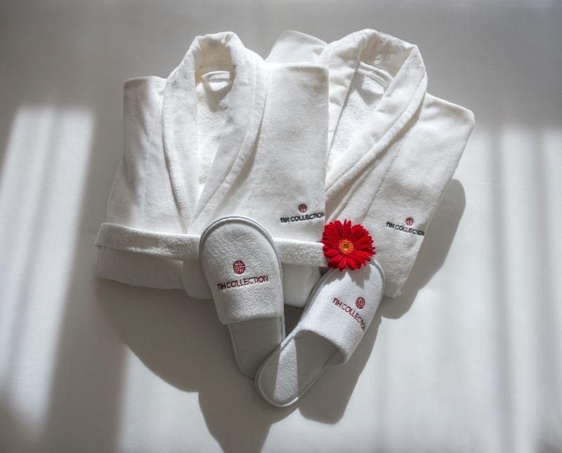 فندق إن إتش كولكشن رويال أندينو بوغوتا المظهر الخارجي الصورة A bathrobe and slippers